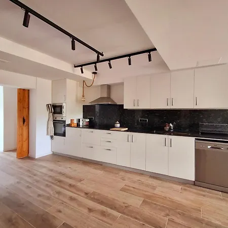 Apartment Pairot *