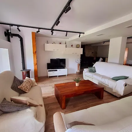 Pairot Apartment *