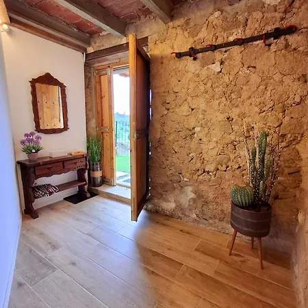 Pairot Apartment *