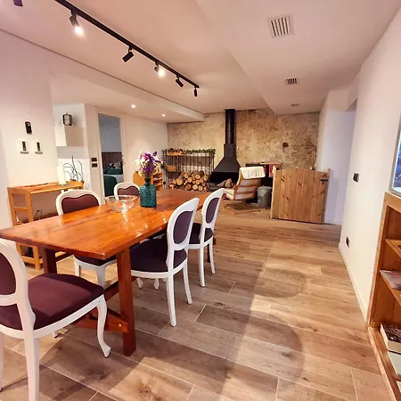Pairot Apartment *